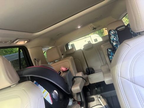 Used 2024 Ford Expedition Limited AWD/4WD image 5