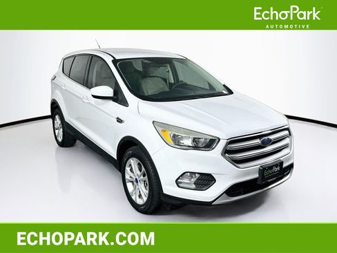 Used 2017 Ford Escape SE AWD/4WD image 1