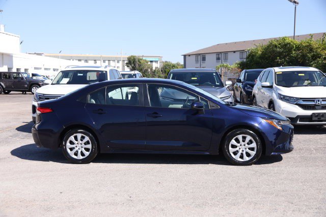 Used 2025 Toyota Corolla LE w/ Convenience Package FWD image 5