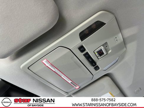 Used 2023 Toyota Highlander LE AWD/4WD image 30