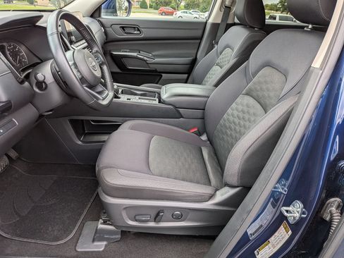 Used 2024 Nissan Pathfinder SV FWD image 14