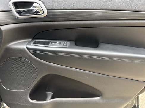 Used 2019 Jeep Grand Cherokee Altitude image 14