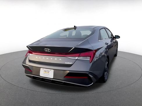 Used 2025 Hyundai Elantra Limited image 15