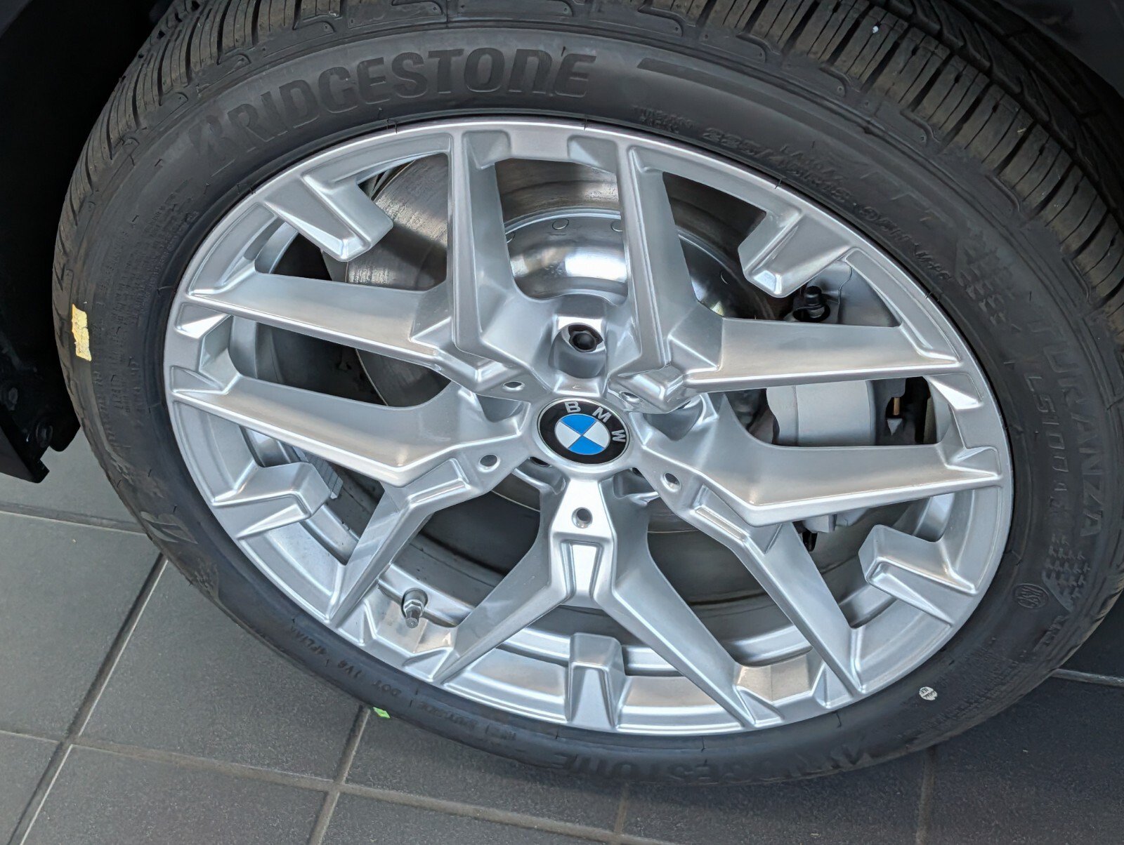 New 2026 BMW 330i xDrive Sedan w/ Convenience Package AWD/4WD image 9