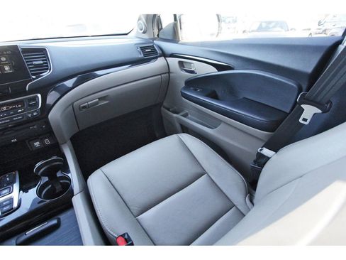 Used 2021 Honda Pilot Touring image 16