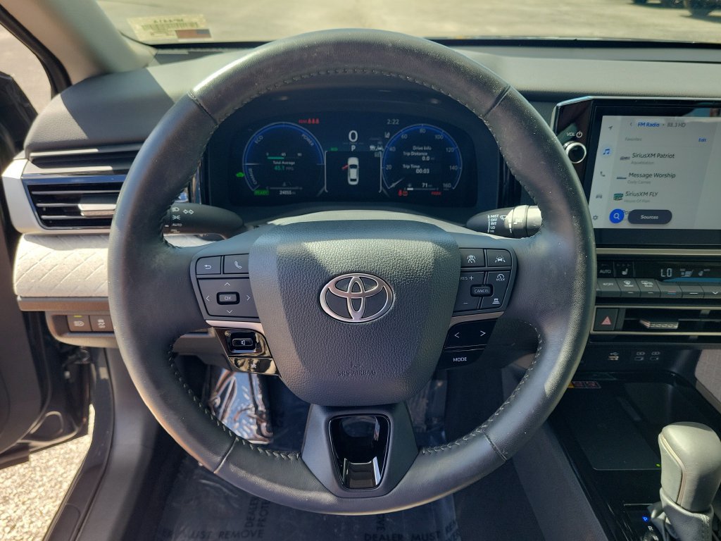 Used 2025 Toyota Camry XLE FWD image 17