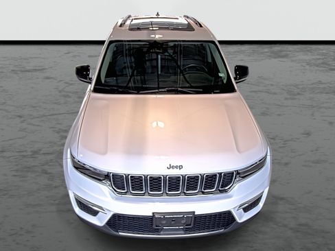 Used 2022 Jeep Grand Cherokee Limited AWD/4WD image 6