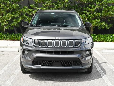 Used 2022 Jeep Compass Latitude AWD/4WD image 2