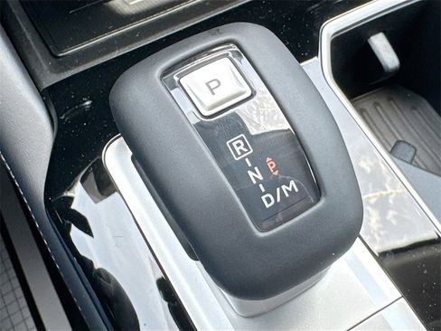 New 2025 Mitsubishi Outlander SE image 17