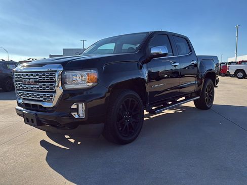 Used 2022 GMC Canyon Denali image 2