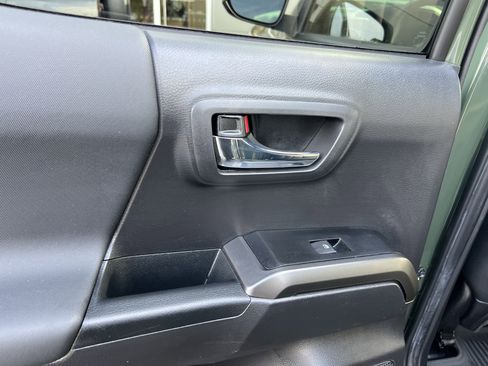 Used 2022 Toyota Tacoma TRD Sport image 30