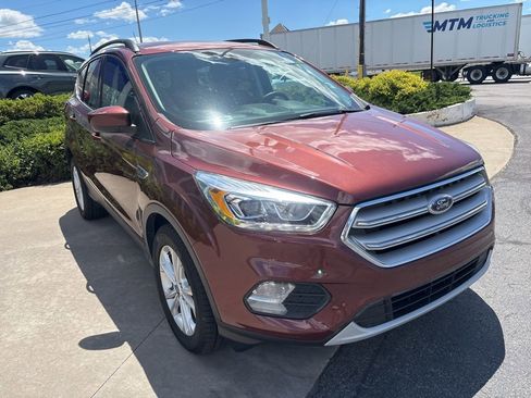 Used 2018 Ford Escape SEL FWD image 4