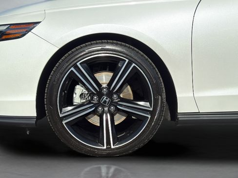 Used 2025 Honda Accord Sport image 38