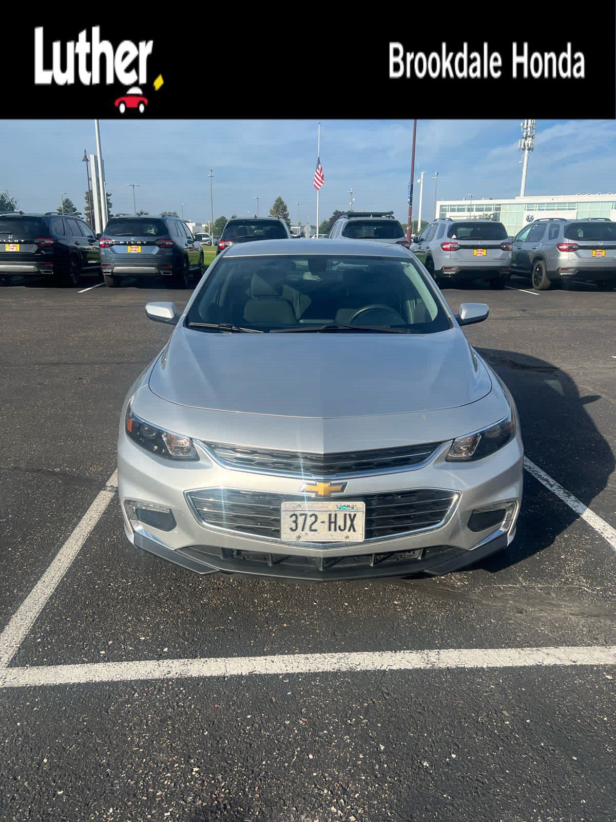 Used 2017 Chevrolet Malibu LT FWD image 1