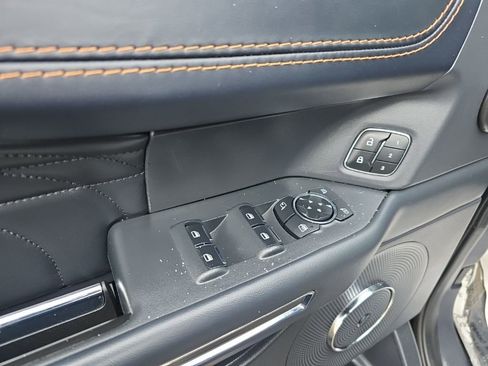 Used 2024 Ford Expedition Platinum image 23