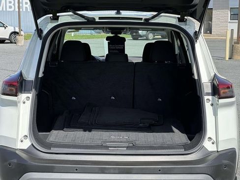 Used 2023 Nissan Rogue S image 11