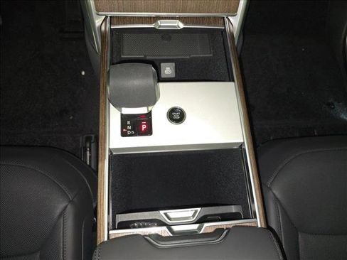 New 2025 Land Rover Range Rover SE image 23