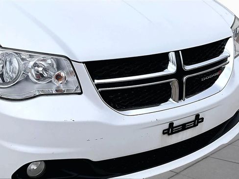 Used 2016 Dodge Grand Caravan SXT FWD image 28