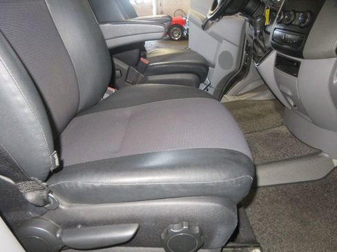 Used 2016 Mercedes-Benz Sprinter 2500 image 26