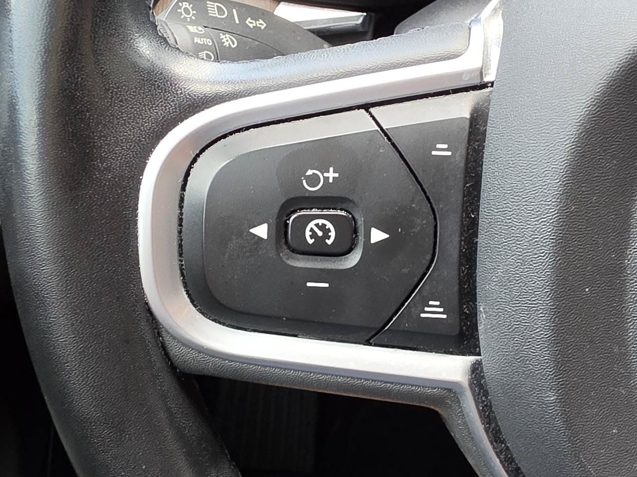 Used 2022 Volvo XC60 B5 Momentum AWD/4WD image 18