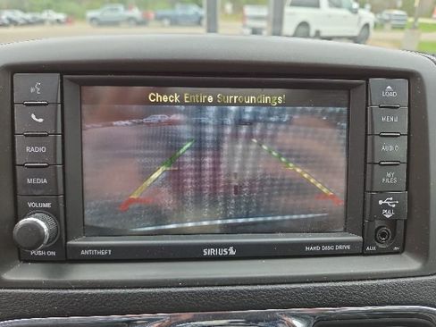 Used 2016 Chrysler Town & Country Touring-L FWD image 12