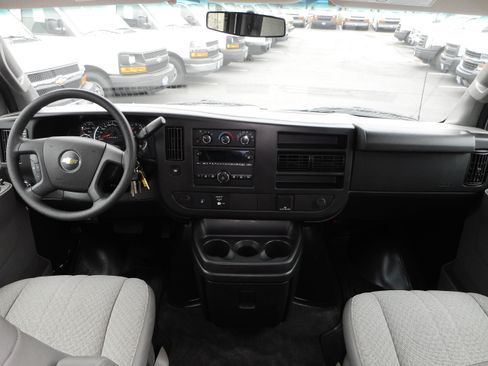 Used 2017 Chevrolet Express 3500 LT w/ LT Preferred Equipment Group RWD image 23