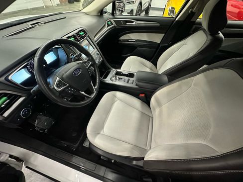 Used 2020 Ford Fusion SE w/ Equipment Group 151A FWD image 16