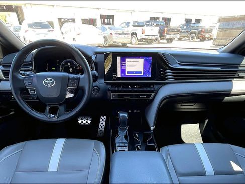 Used 2025 Toyota Camry SE w/ Convenience Package FWD image 15