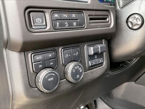 Used 2024 Chevrolet Tahoe Z71 w/ Luxury Package AWD/4WD image 14