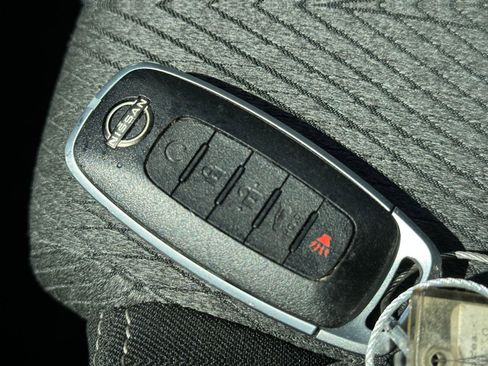 Used 2025 Nissan Rogue SV AWD/4WD image 27