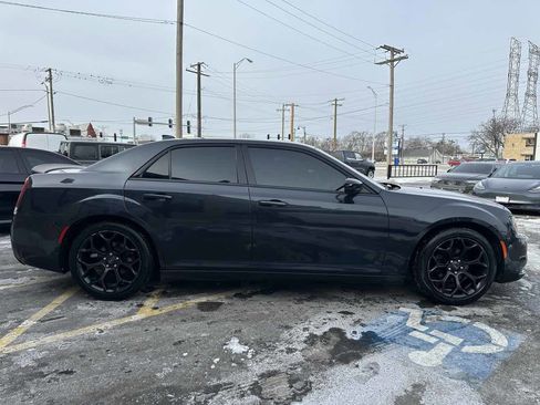 Used 2019 Chrysler 300 Touring w/ Sport Appearance Package image 4