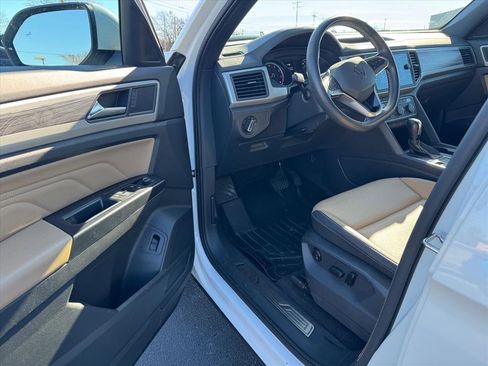 Used 2021 Volkswagen Atlas Cross Sport SE w/ Panoramic Sunroof Package image 12