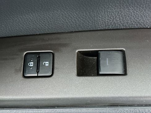 Used 2021 Toyota Camry LE image 29