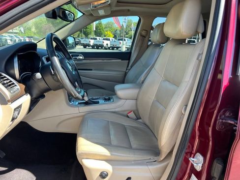 Used 2017 Jeep Grand Cherokee Limited AWD/4WD image 25