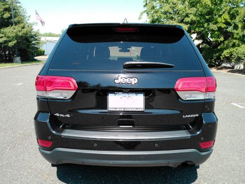 Used 2018 Jeep Grand Cherokee Laredo AWD/4WD image 7