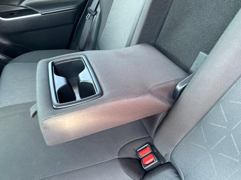 Used 2025 Toyota RAV4 XLE AWD/4WD image 36