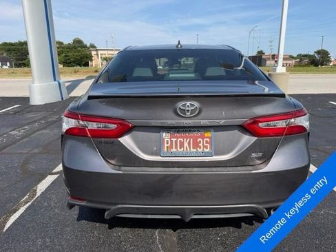 Used 2020 Toyota Camry SE FWD image 6