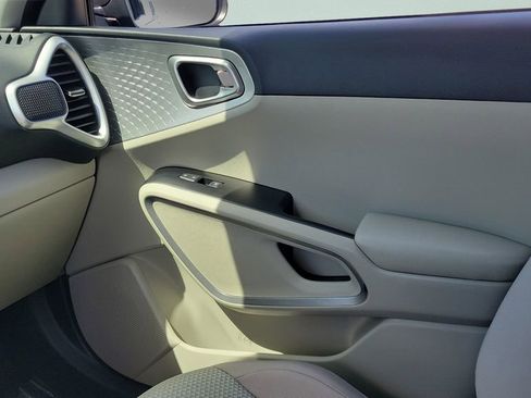 Used 2025 Kia Soul LX w/ LX Technology Package FWD image 20