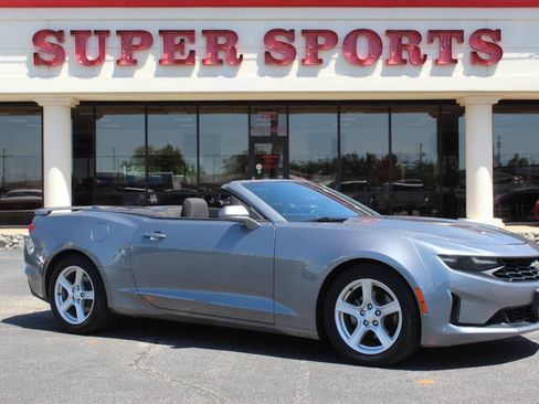 Used 2020 Chevrolet Camaro LT RWD image 3