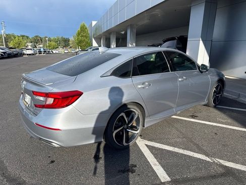 Used 2018 Honda Accord Sport image 3