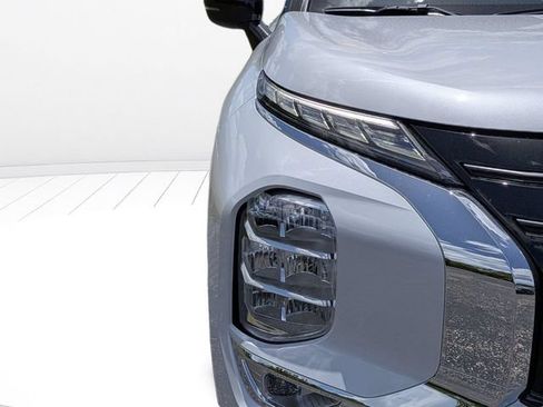 New 2026 Mitsubishi Outlander LE FWD image 9