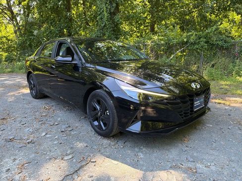 Certified 2023 Hyundai Elantra SEL FWD image 2