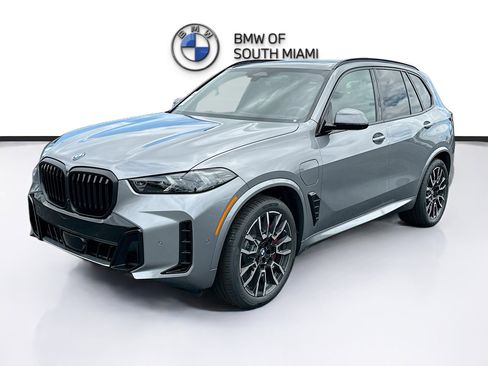 New 2026 BMW X5 xDrive50e w/ M Sport Package AWD/4WD image 3