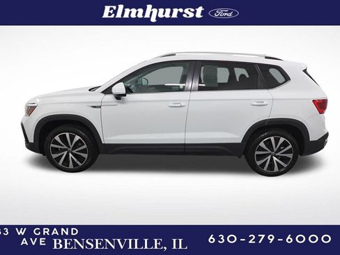 Used 2024 Volkswagen Taos SE image 2