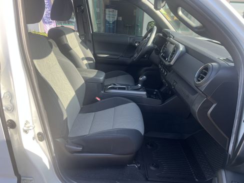 Used 2022 Toyota Tacoma TRD Off-Road w/ Technology Package image 39