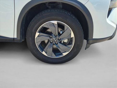 Used 2024 Nissan Rogue SV FWD image 27