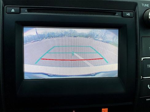 Used 2016 Toyota Camry SE image 21