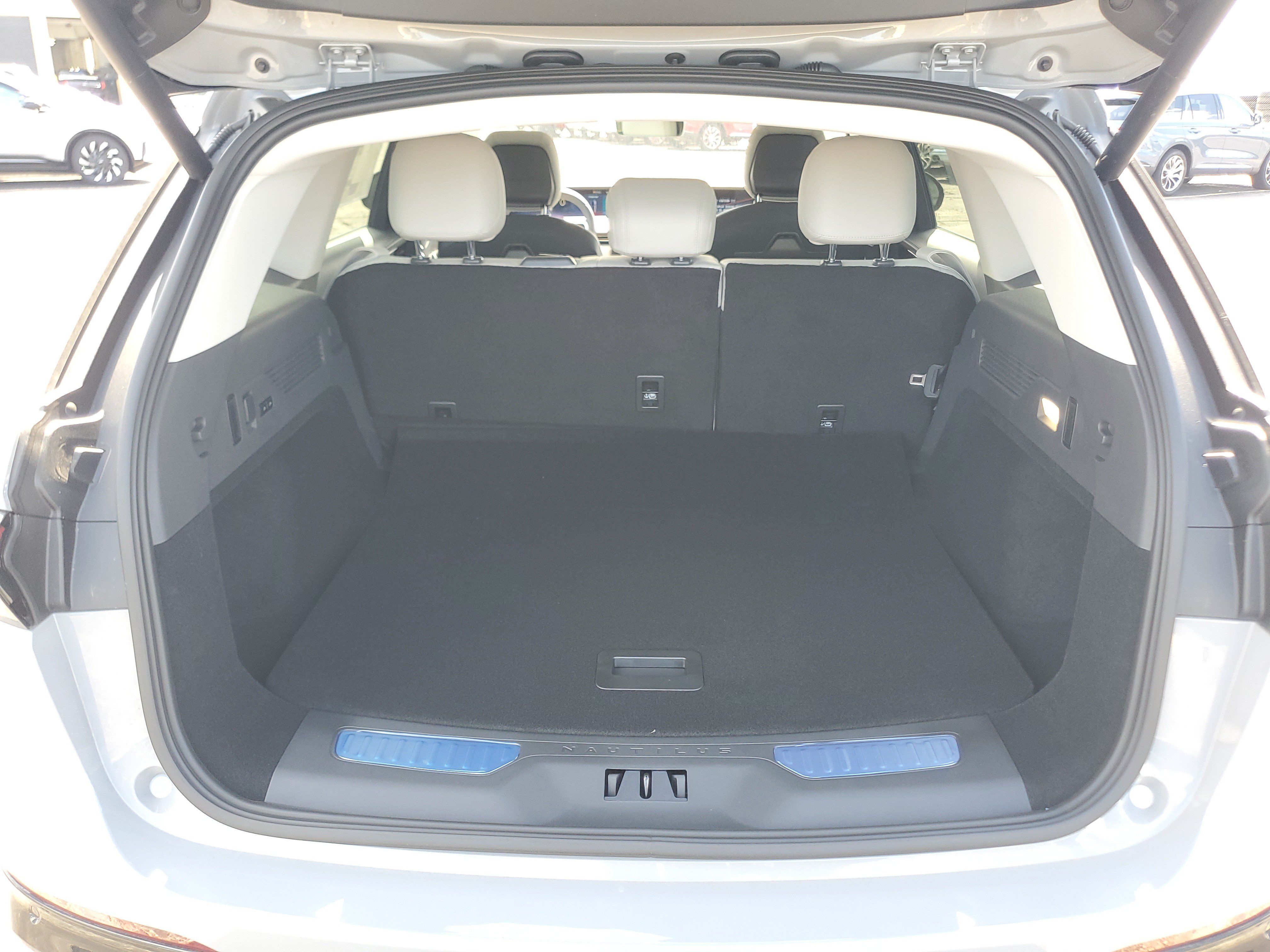 New 2026 Lincoln Nautilus Premier AWD/4WD image 31