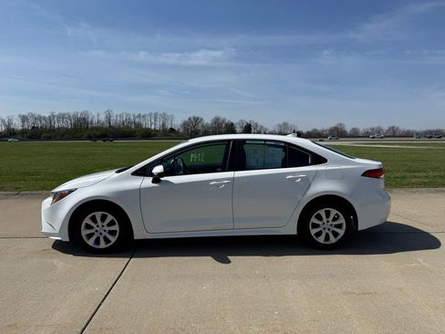 Used 2025 Toyota Corolla LE image 8