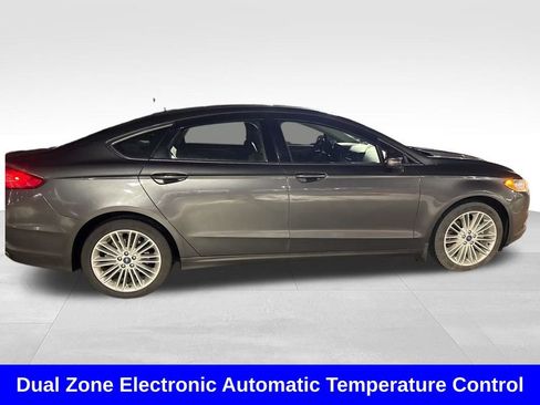 Used 2016 Ford Fusion SE w/ Equipment Group 202A image 10
